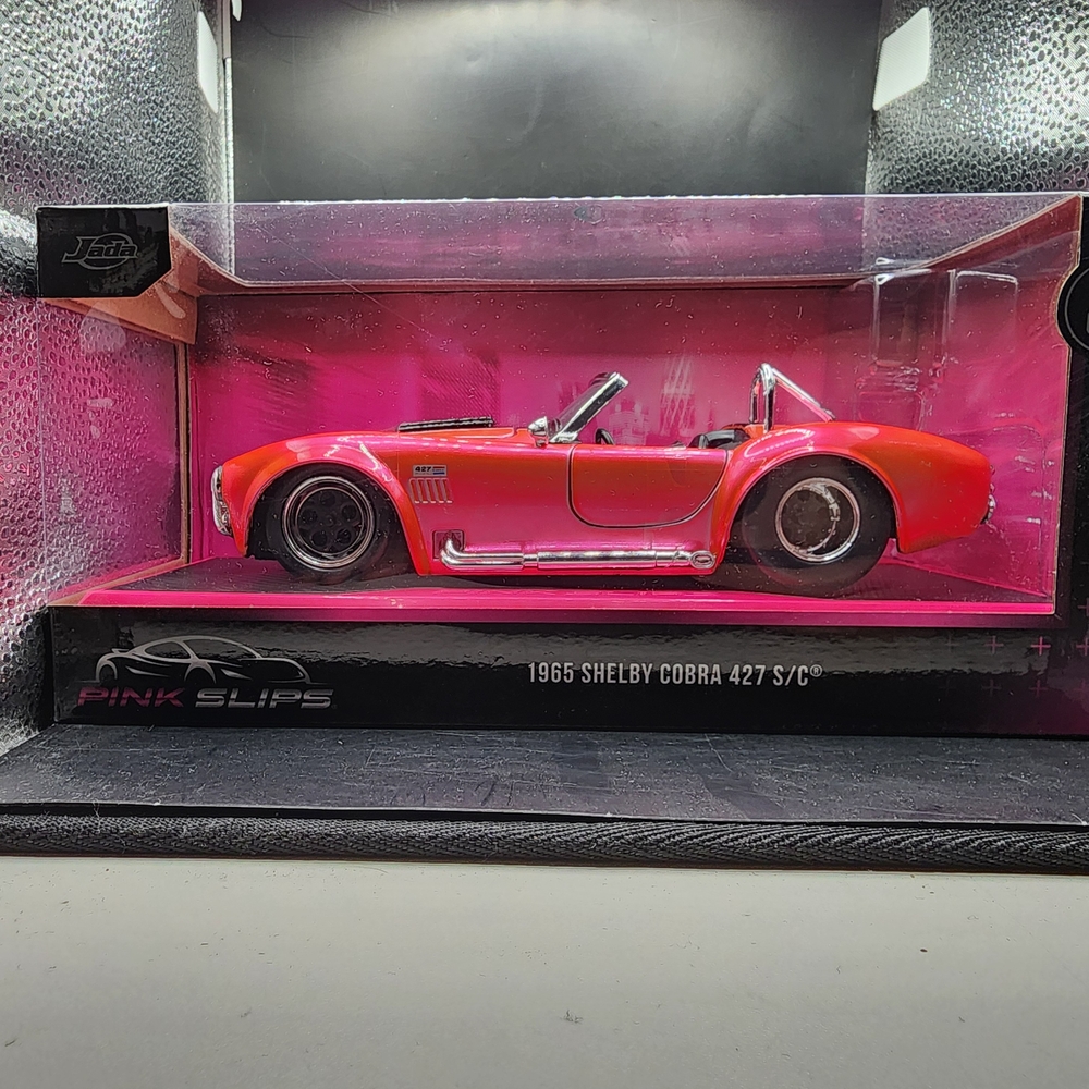 Pink Shelby Cobra 427 S/C Diecast Car